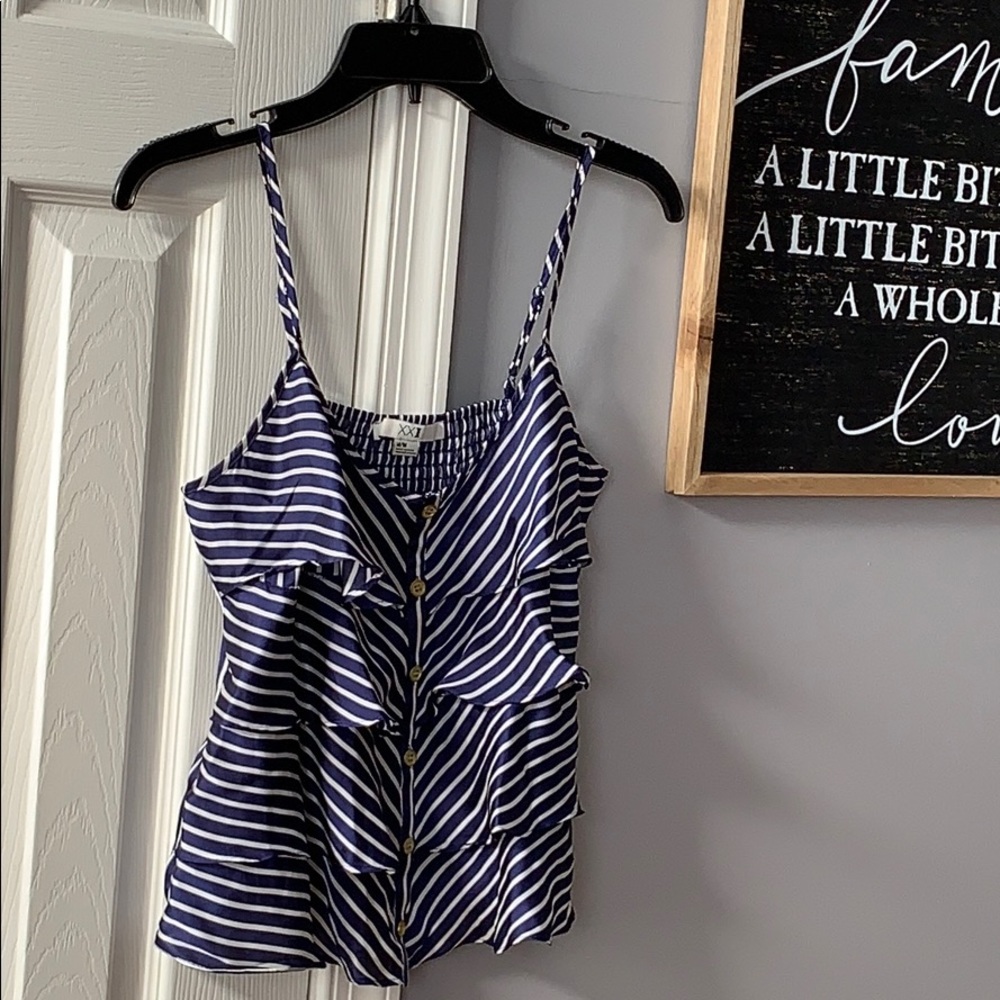 🌺Forever 21 Beautiful ladies spaghetti strap top.